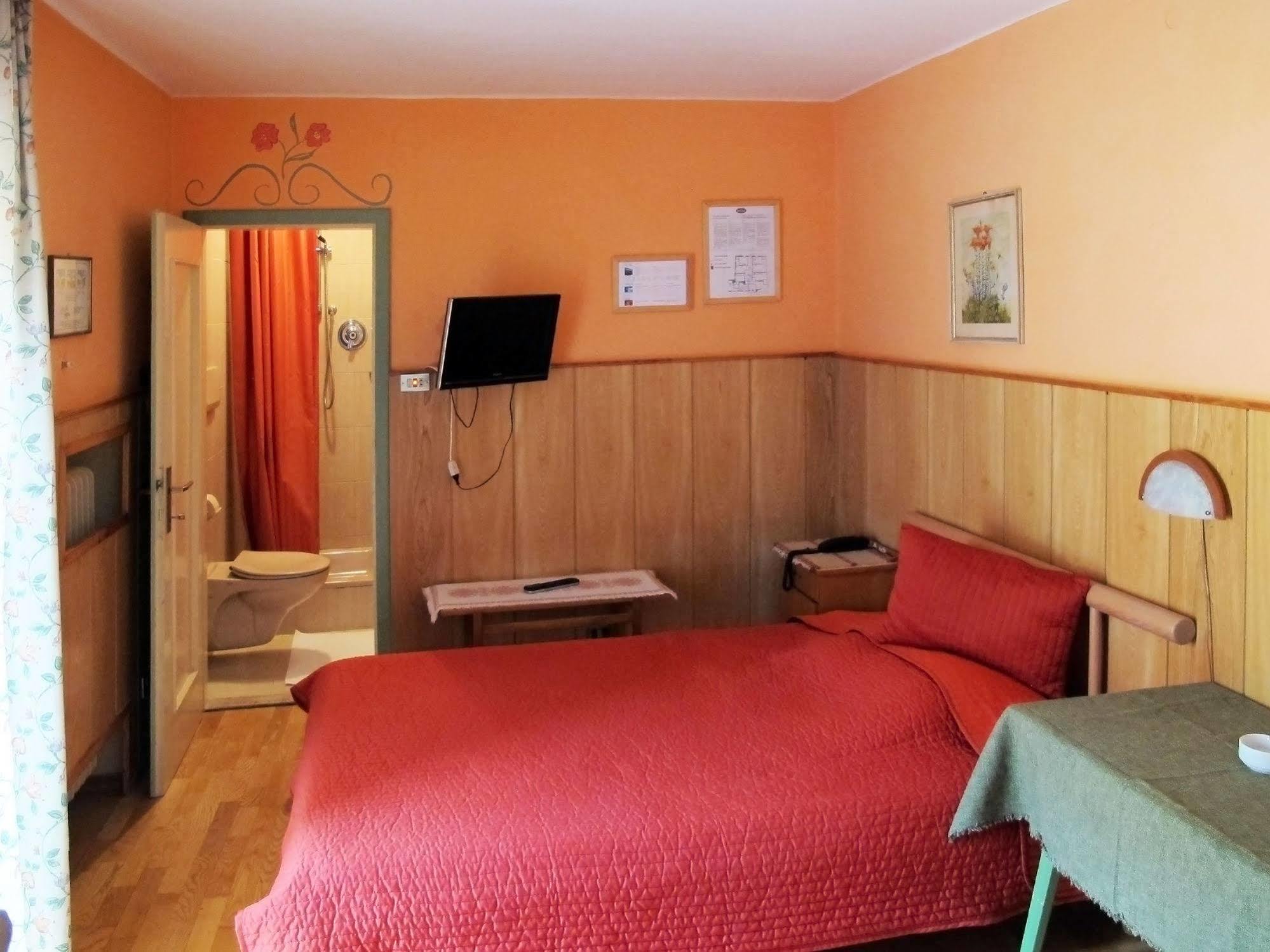 Hotel Kuhn Terlano Esterno foto