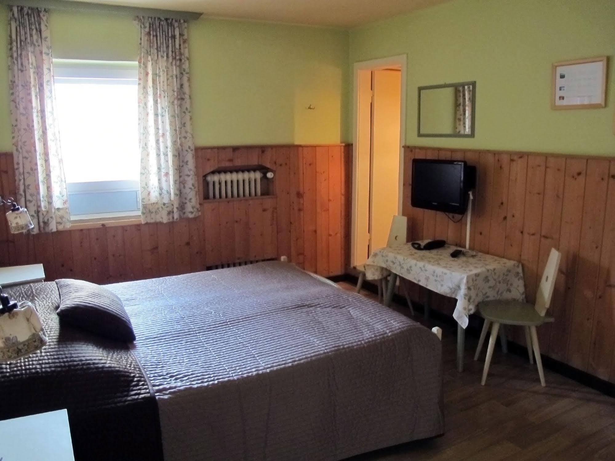 Hotel Kuhn Terlano Esterno foto